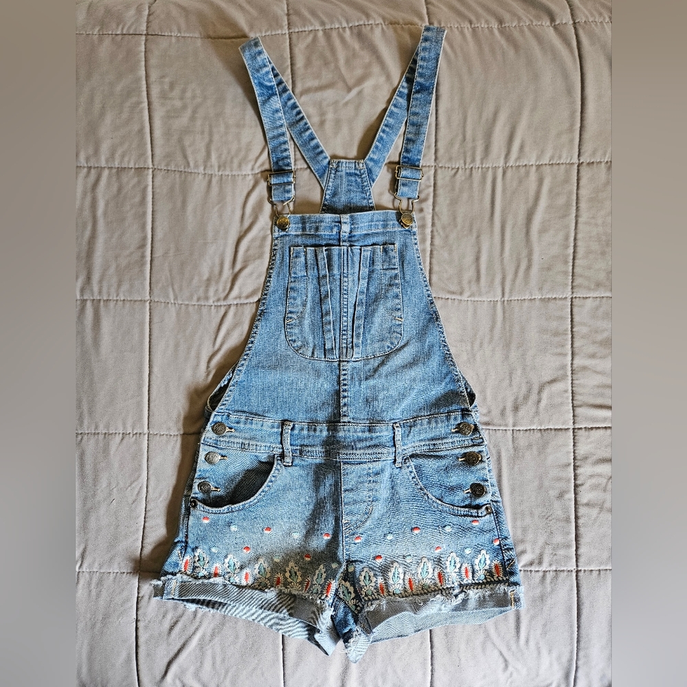 American Rag Women's Size 0 Paisley Embroidered Denim Jean Overall Shorts